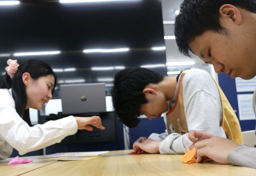 お互いを認め合える環境を自分たちで作り出す、子ども・福祉コースの生徒たち