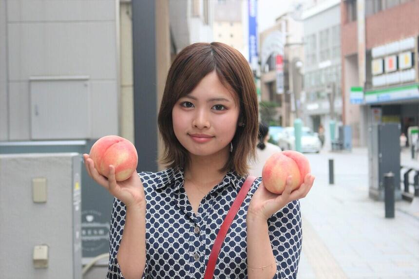 桃農園でアルバイトをしているSさん。桃への愛情は人一倍！