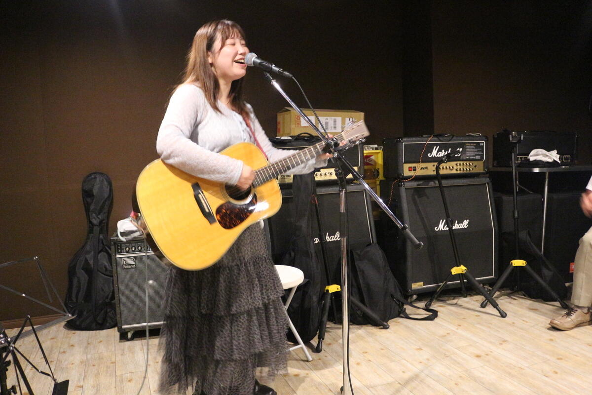 プロのシンガーソングライターとして活躍されている渡邉華奈さん