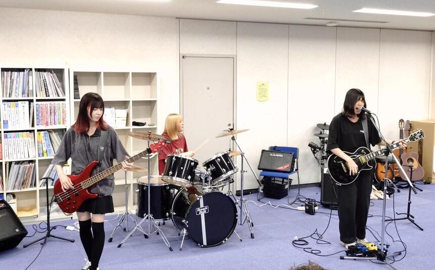 ミュージックバンドの様子