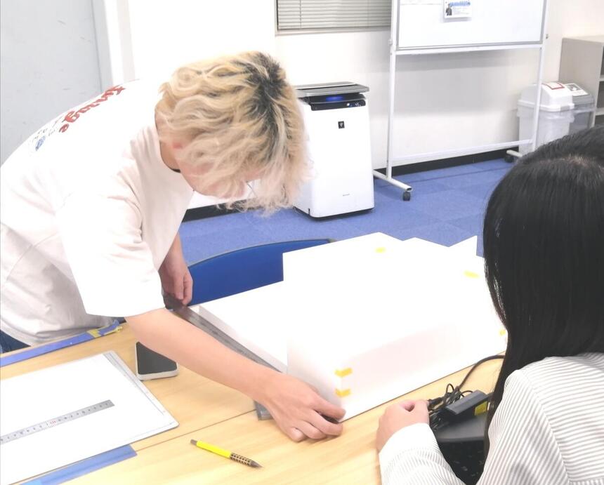 住環境デザイン部門に取り組む生徒の様子