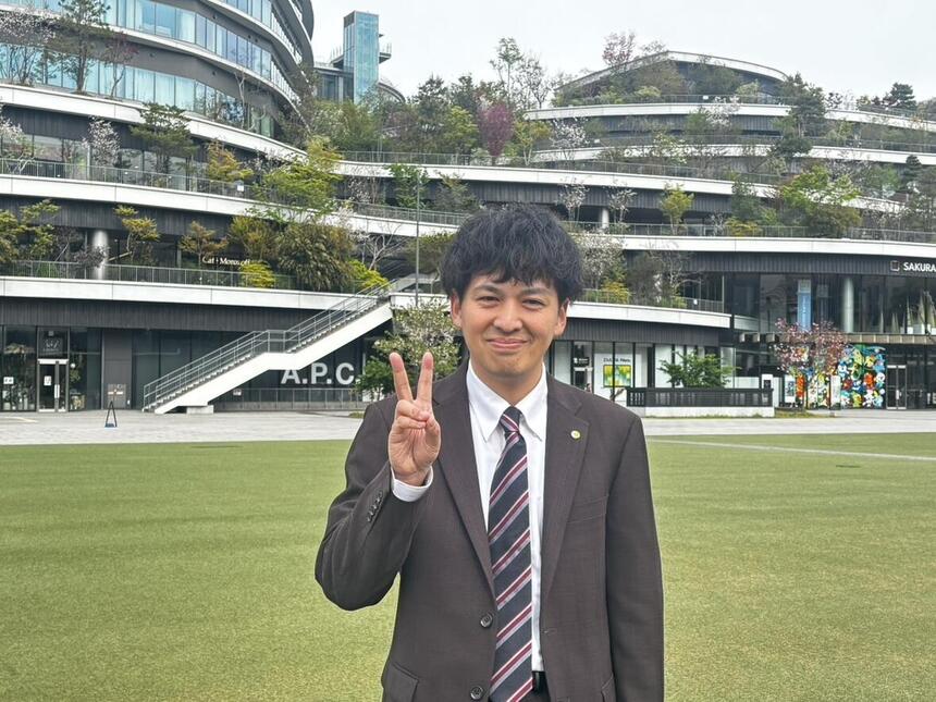 熊本キャンパスの田中渉平コーチの笑顔写真です。