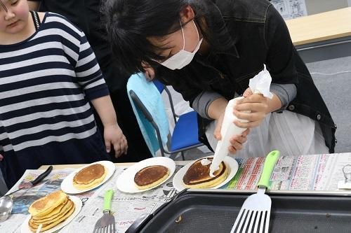 パンケーキに美味しそうなデコレーション♡