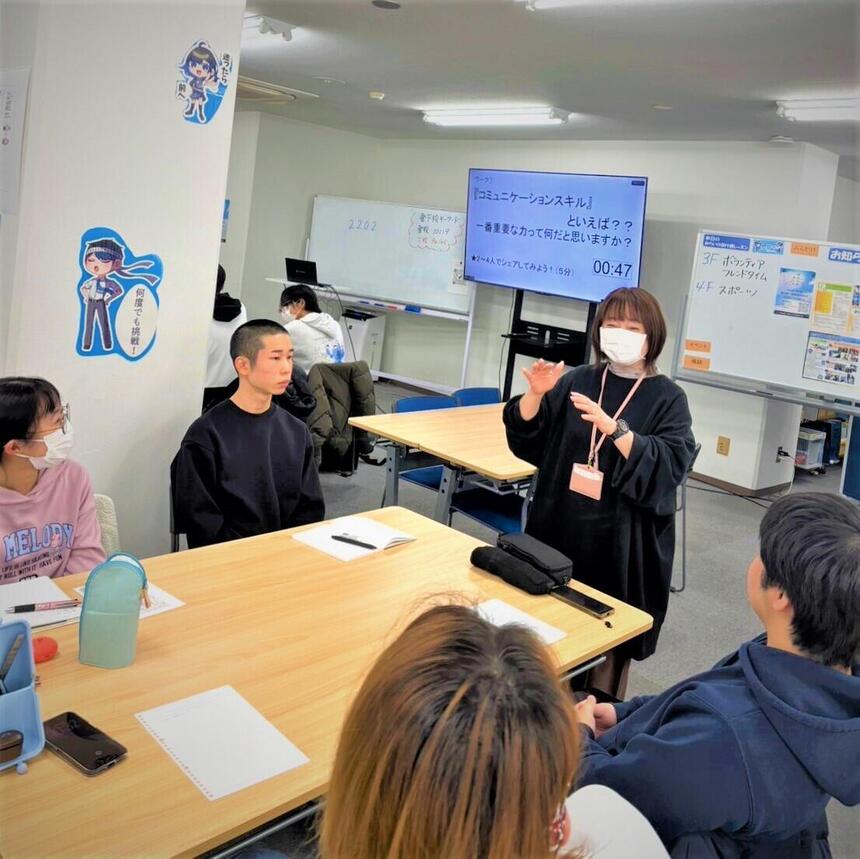 生徒みんなでグループワープを通して意見を出し合っている様子