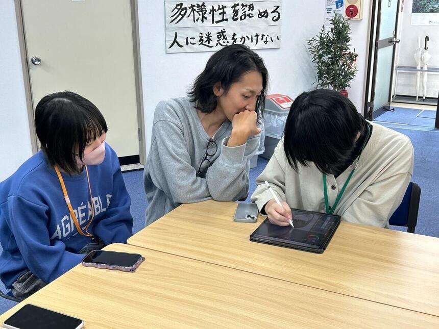 デジタルイラストを描く生徒