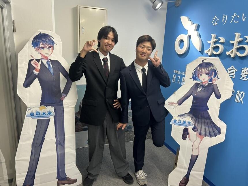 倉敷キャンパスにて、オープンキャンパスのお手伝いをしている生徒の楽し気な写真