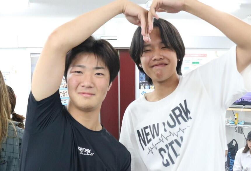 倉敷キャンパスにて、七夕イベントで笑顔で楽しんでいる生徒の様子