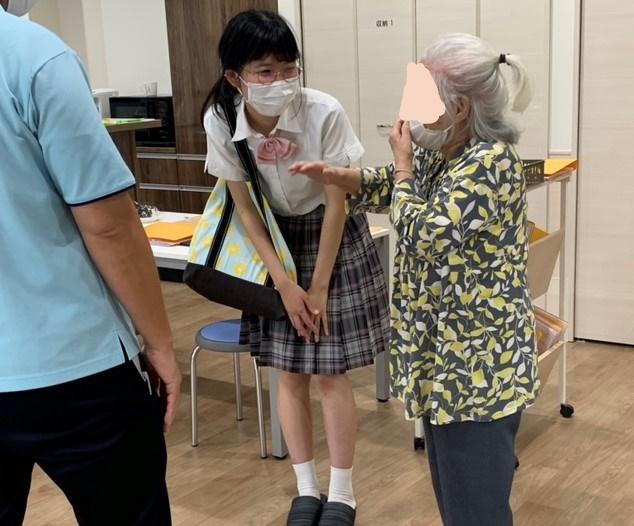 夏休み専門コース実習】老人ホーム＆福祉の専門学校の見学・実習を経て