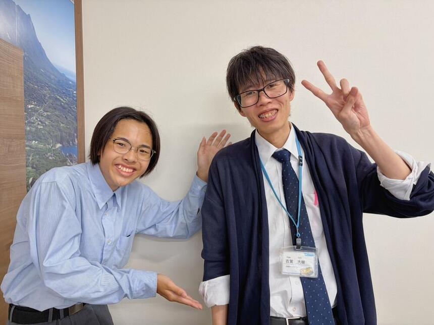 自分の選んだマイコーチ®を、生徒が笑顔で紹介している写真