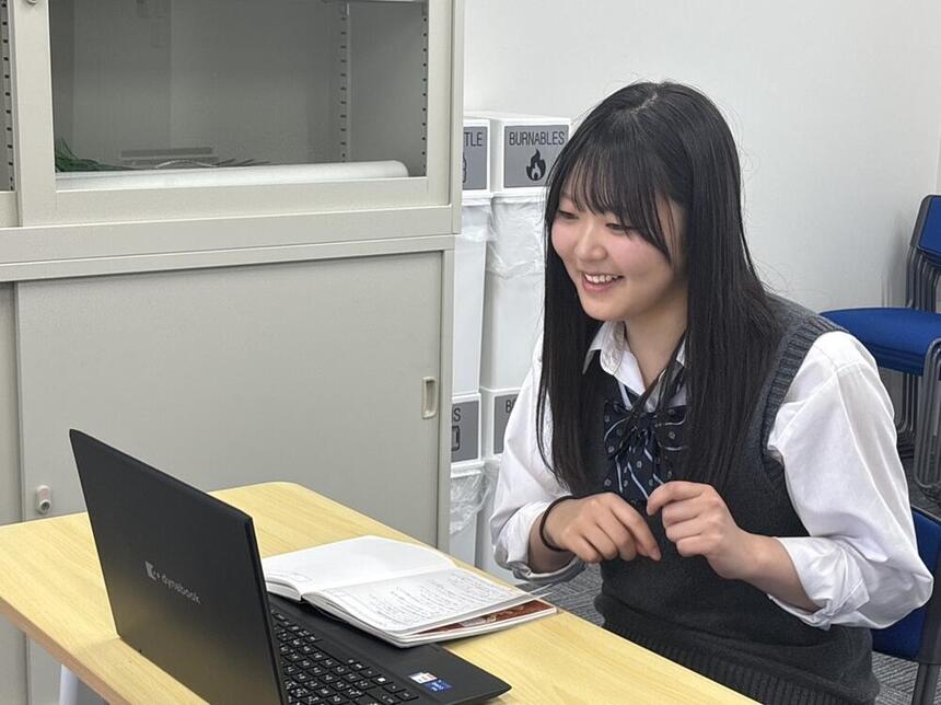 オンライン説明会で発表しているあいこさんの様子です