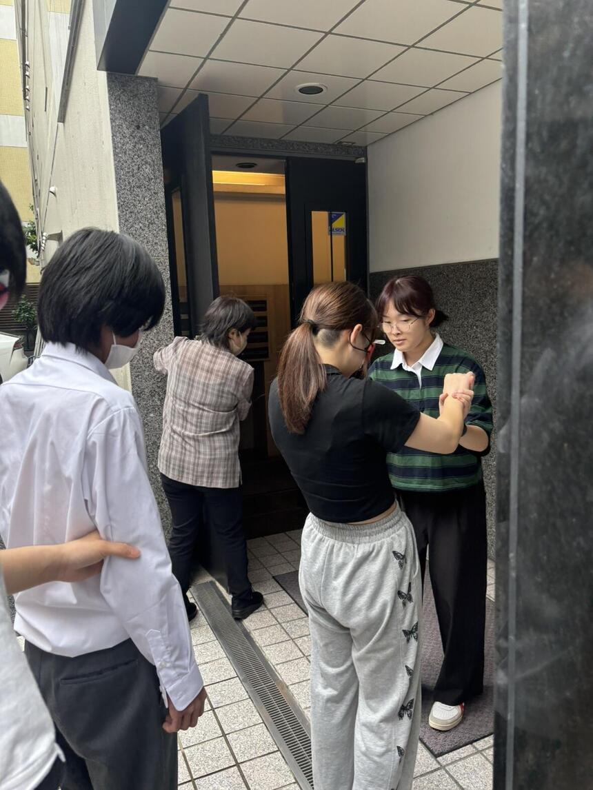 目が見えない世界を感じてみよう!子ども・福祉コースの授業の中で視覚障害について勉強をしました!