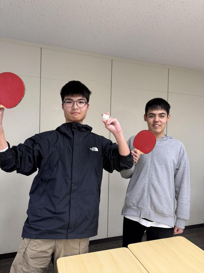 おおぞら高校 京都キャンパスのみらいの架け橋レッスンで卓球に取り組む生徒