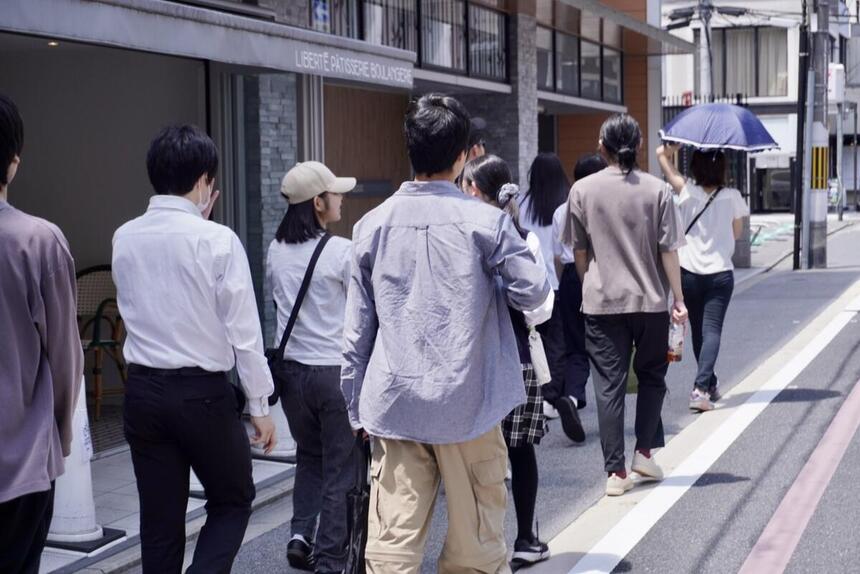 三条大橋を目指して京都の街中を散策中