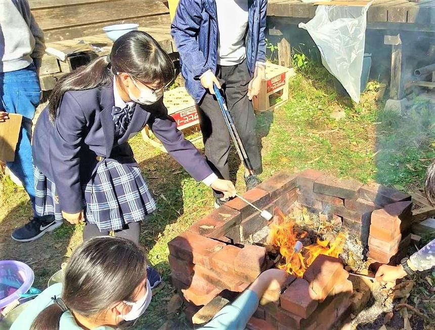 焼き芋の前にちょっとマシュマロ