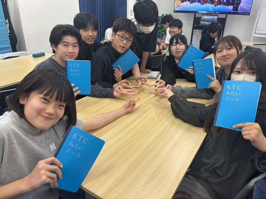 みらいノートを持っている生徒