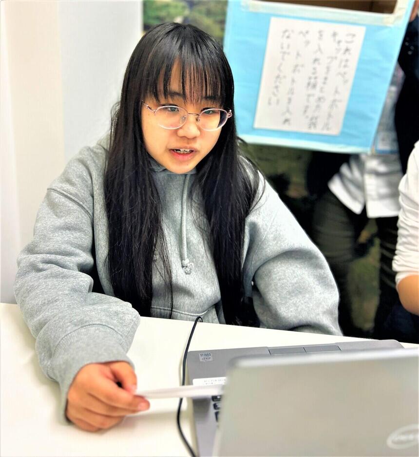 初ZOOMで緊張する高校生