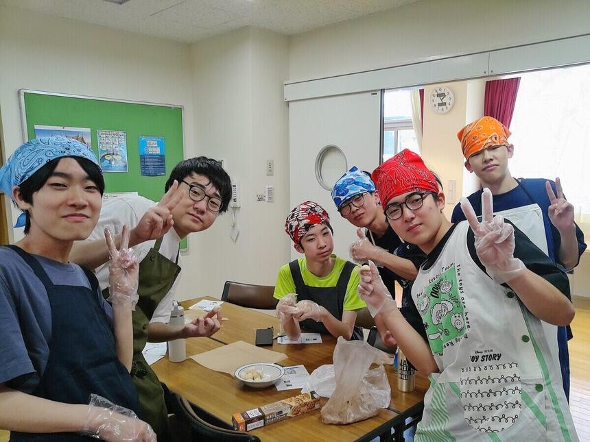 みら架け、クッキングに参加してクッキー作りをした1年男子6人