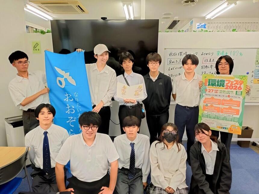 伊都にぎわい祭りに参加したボランティア生徒の集合写真