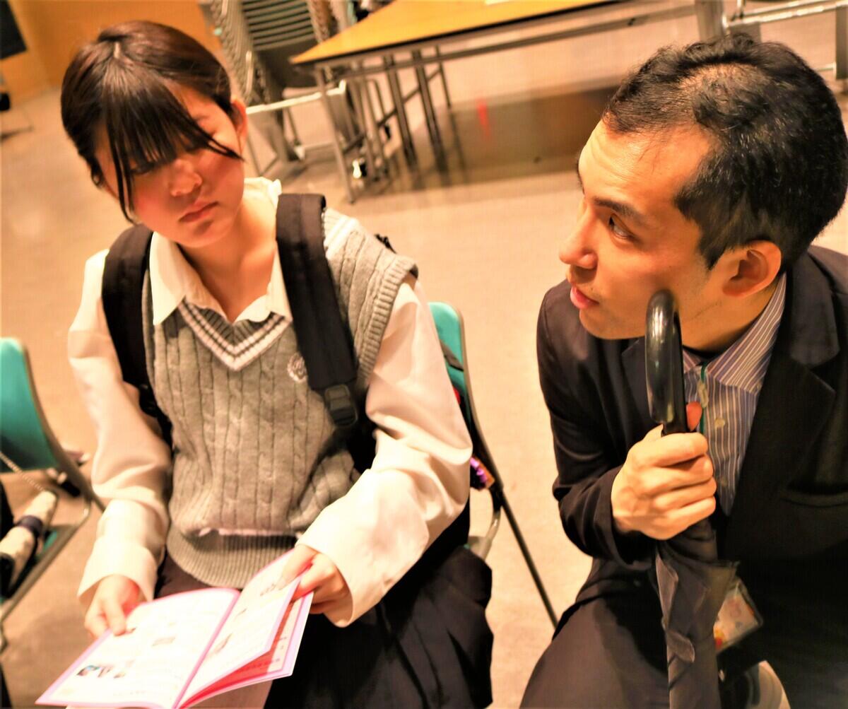 合同進路相談会に参加している生徒