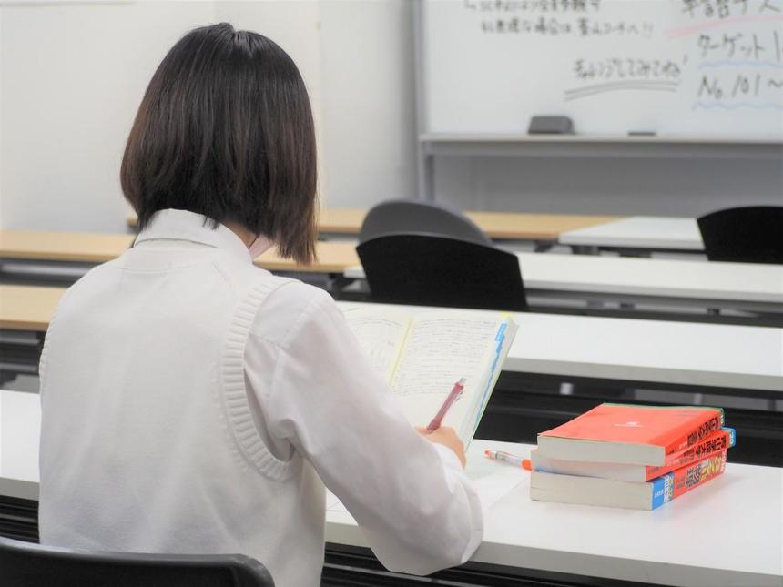 進学コースで勉強を頑張っている生徒