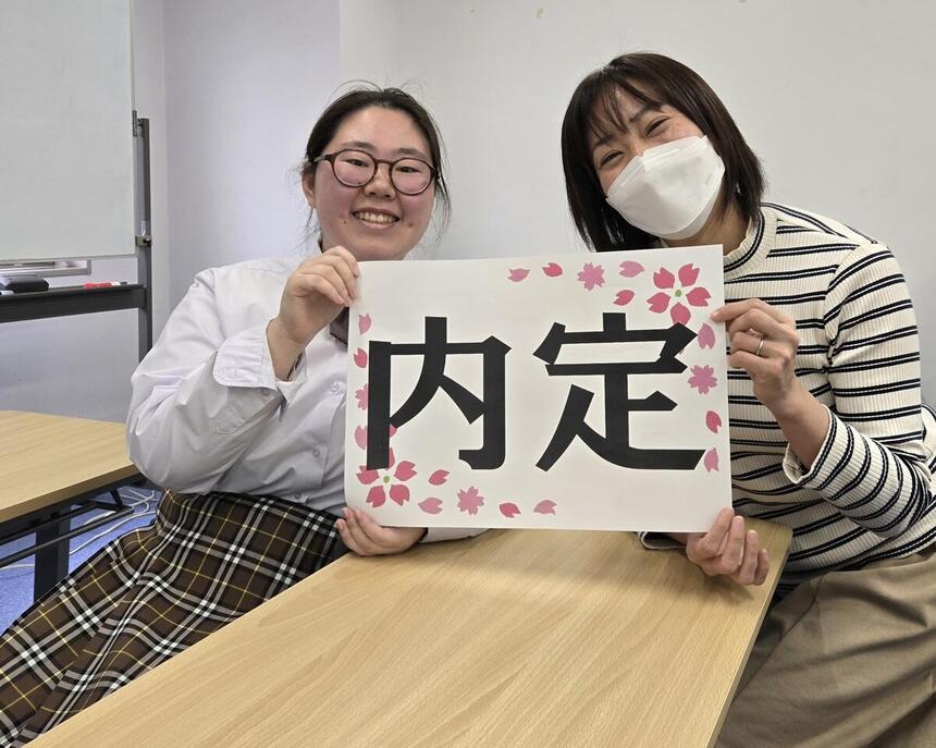 高卒求人による就職が内定した生徒と、そのマイコーチ