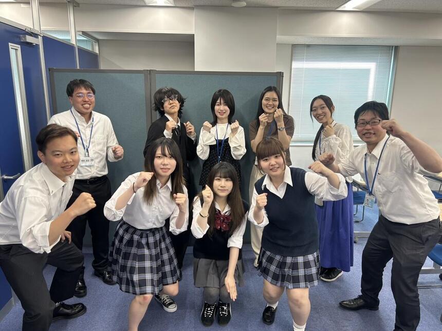 6月のイベントに向けての意気込みをポーズで表現している先輩コーチとマイコーチ®です。