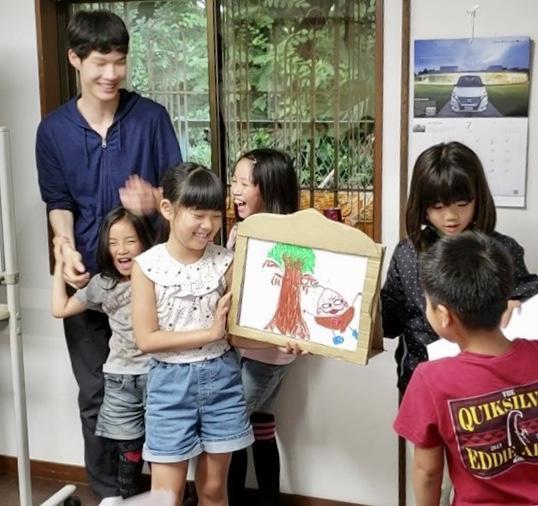 笑顔の町田キャンパスの生徒と子ども