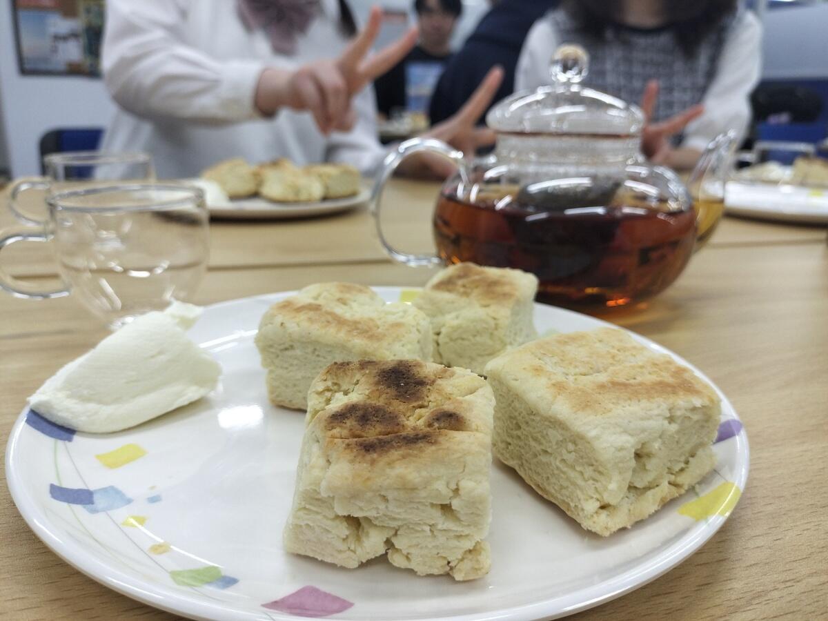 紅茶と焼き菓子