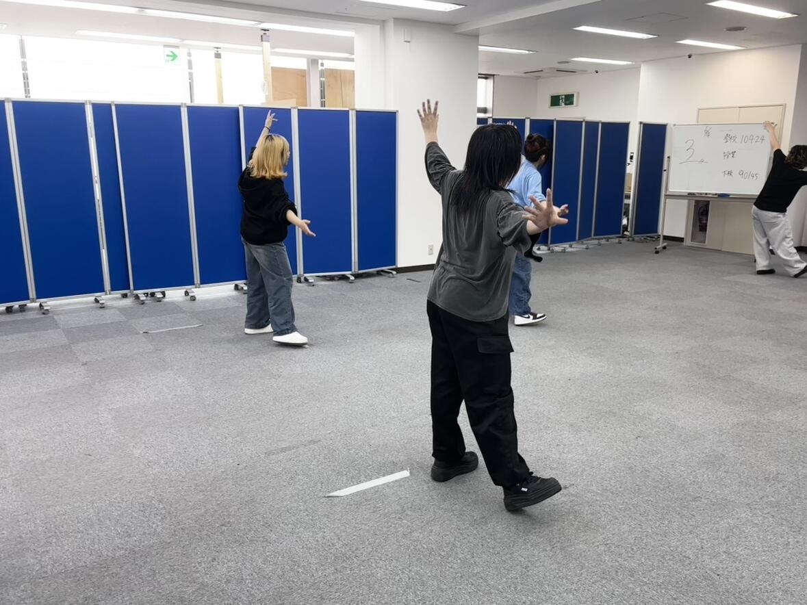 ダンスをしている生徒