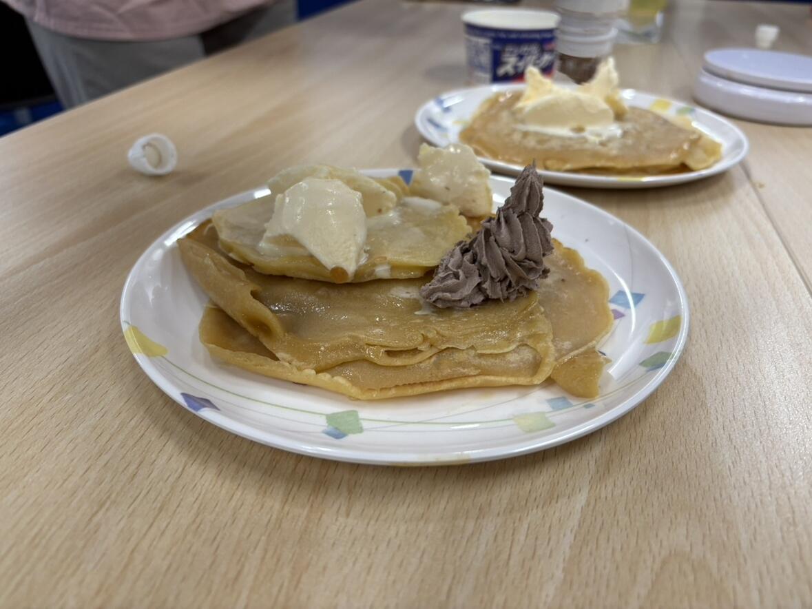 それぞれが思い思いに飾り付けをし、見た目にも華やかなオリジナルパンケーキが完成しました