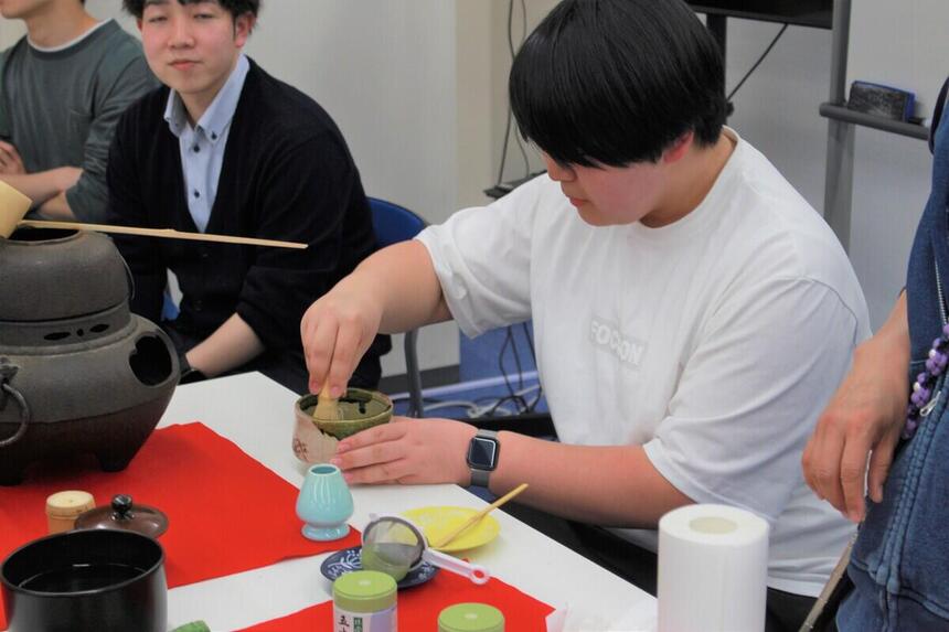 お抹茶を味わおう!キャンパスで茶道の会を開催しました!