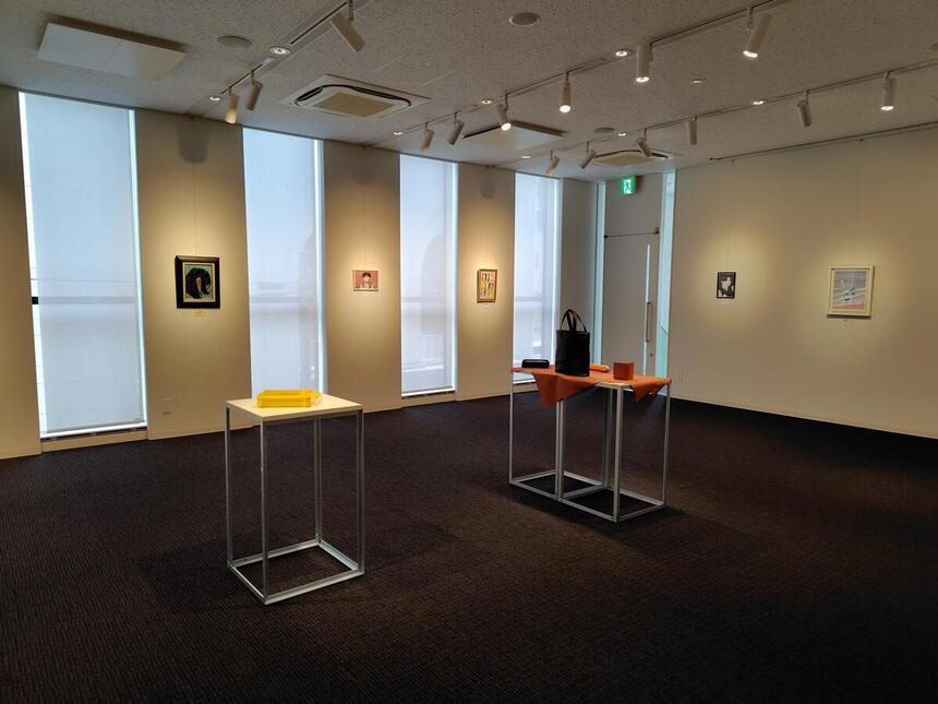 グループ展開催！ おおぞら高校の生徒の絵が展示されています！