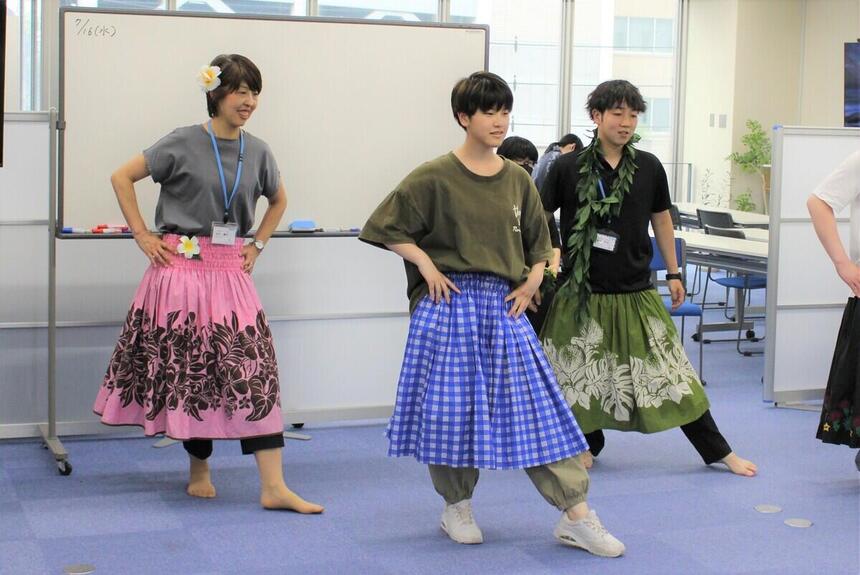 【みらいの架け橋レッスン®】夏らしく!「フラ」を体験しました!