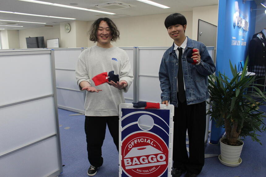 キャンパスでBAGGOを競技した後の生徒の様子