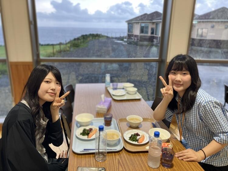 食堂でご飯を食べながら見る広大な自然