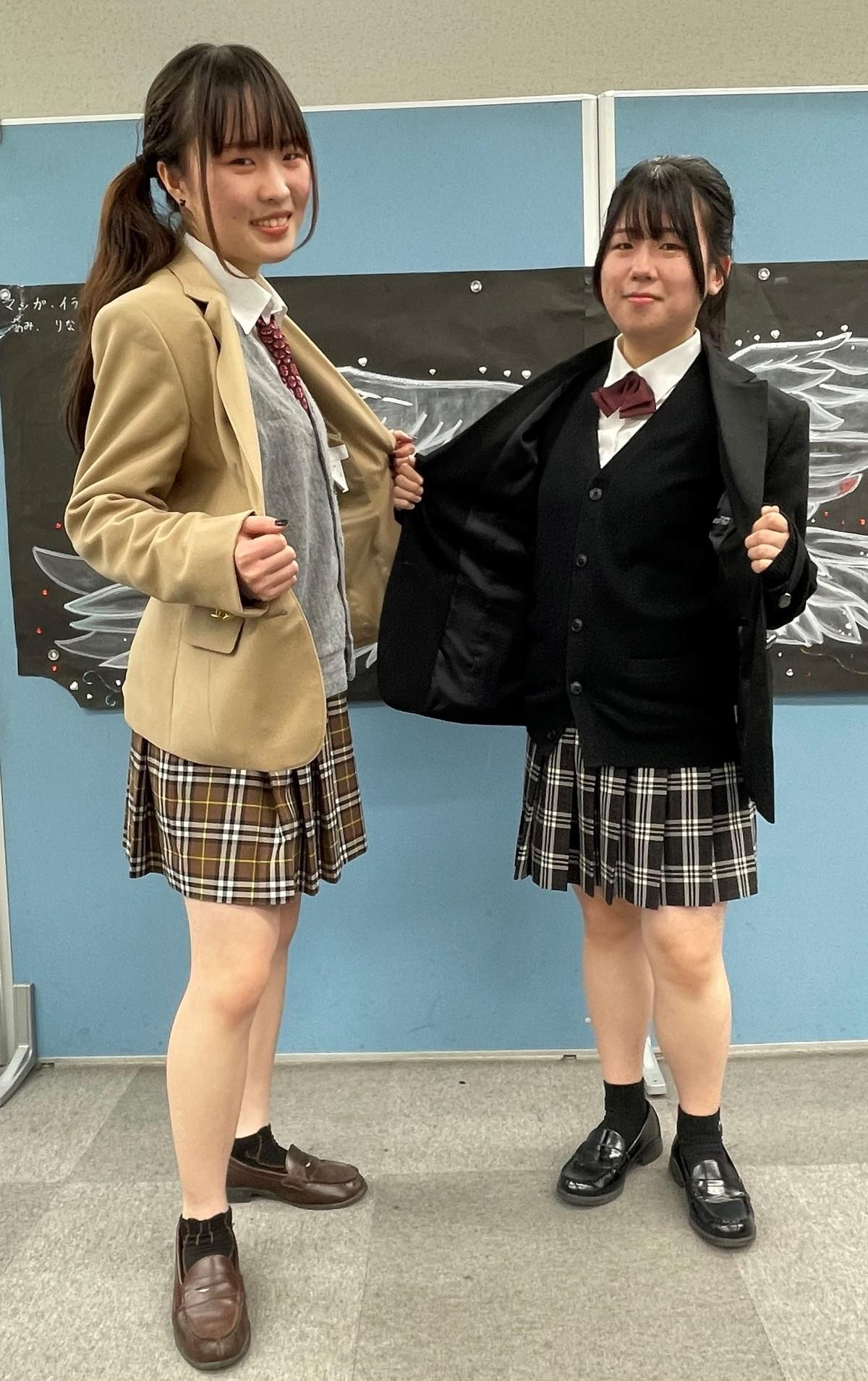 おおぞら高校の制服を着た松山キャンパスの在校生