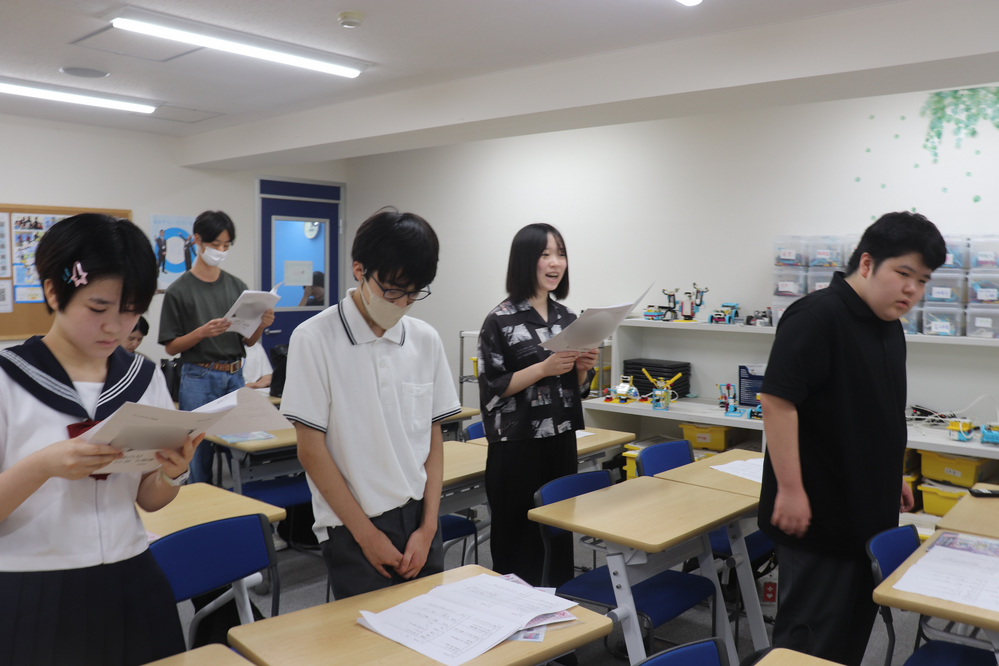 どう表現するかを考えながらセリフを言う生徒の姿は、まさに真剣そのもの