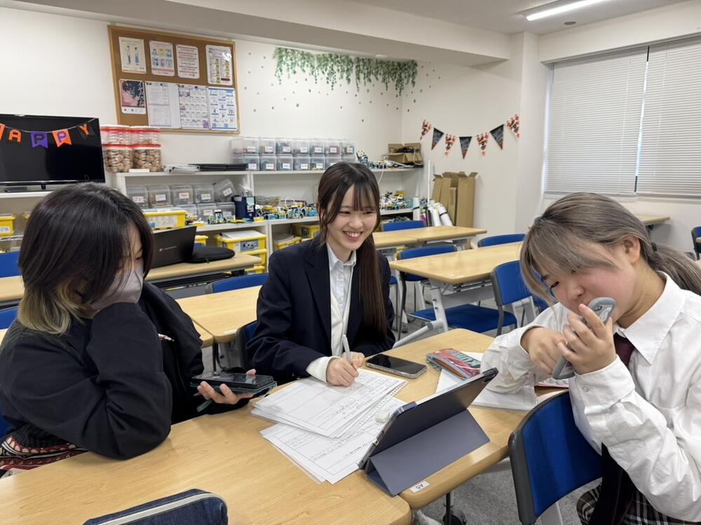 マンガイラスト部門に参加する生徒