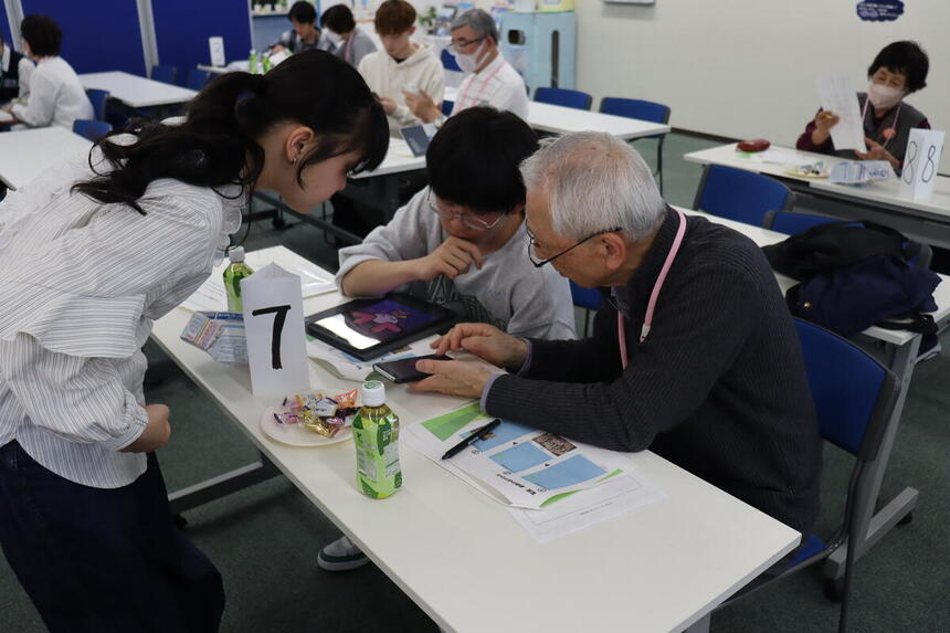 高校生が教える LINE講座に参加した生徒と受講者の方々