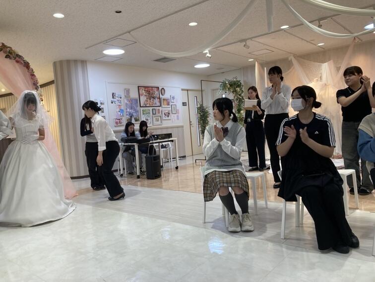 専門学校体験に参加した生徒と講師（ブログ掲載許可はいただいています）