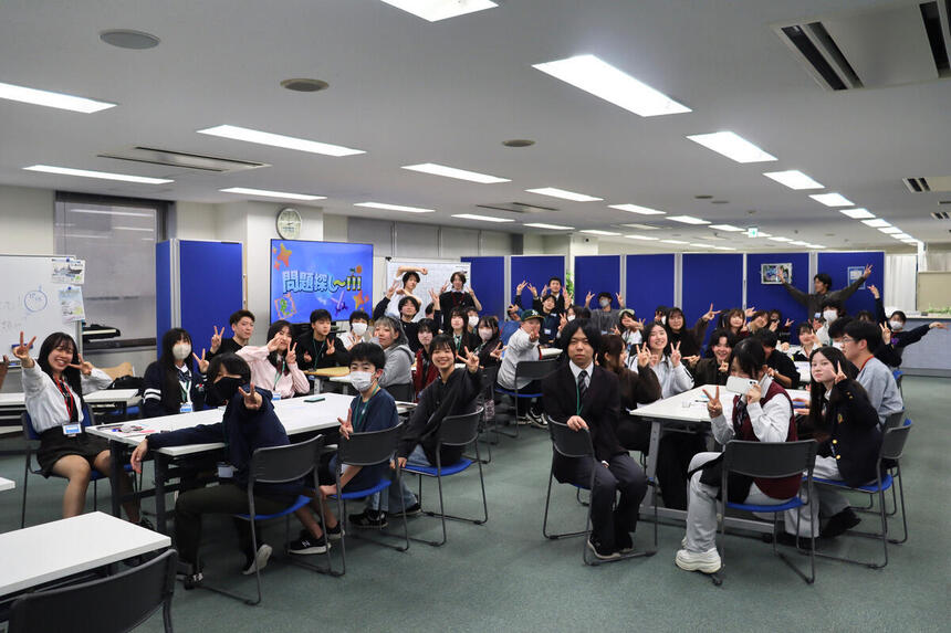 みらいの架け橋レッスンの時間に、生徒たちが新潟キャンパスで、新入生が居やすい環境を作るために、アンバサダーの企画で、新入生歓迎会を行っている様子。