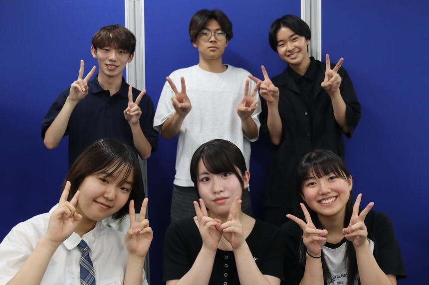 新潟キャンパスで生徒が土曜日の体験授業終了後に集合して写真をとりました