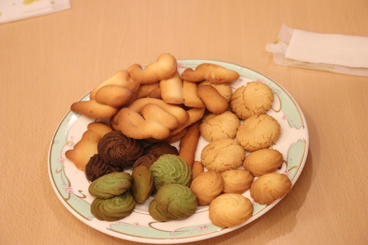 生徒が作った出来立てホヤホヤのクッキー