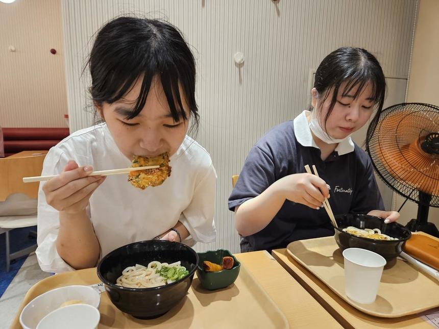 かき揚げうどんを食べる科目等履修生