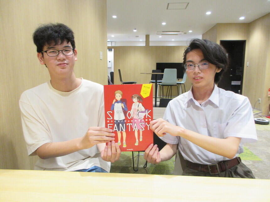 西宮キャンパス後期スタートで進学コースのホームルームがスタートして生徒たちが楽しく探究している写真