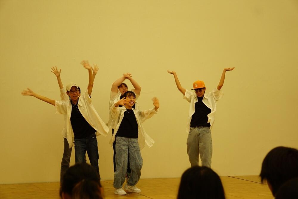 ダンスを踊る