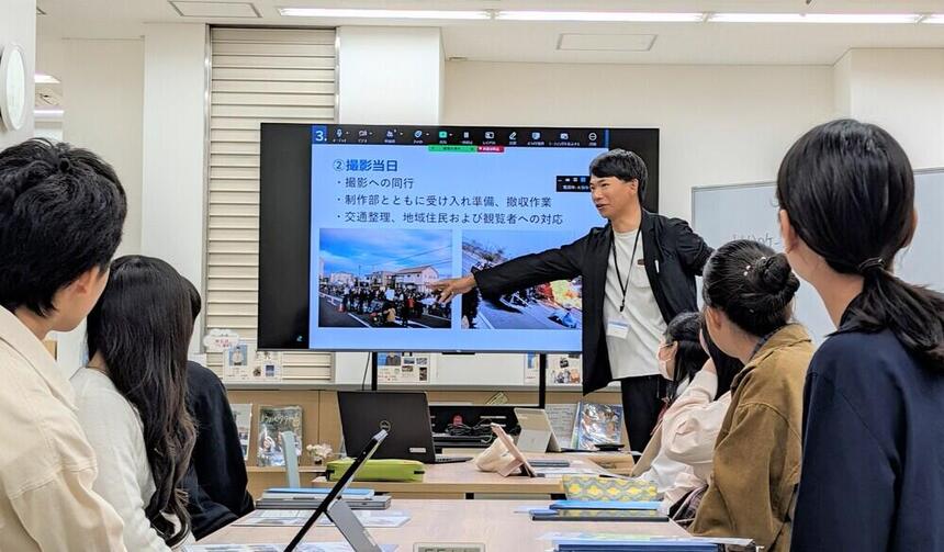 大分ロケーションオフィスの職員の方に特別授業をしていただきました