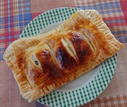 プロ顔負けのサーモンとほうれん草のパイ包み焼きの完成です！