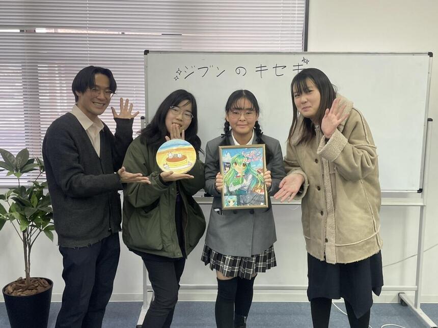 卒業制作発表をしたKさんと一緒に記念写真