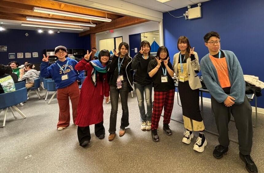 5月にグローバルスクールに参加したおおぞら生がバンクーバーの高校を訪問している写真